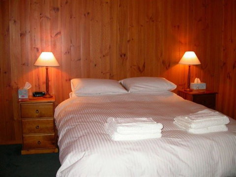 Greenwood Cabin - Holiday Cairns 0