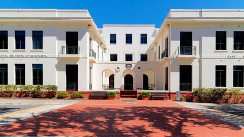 National Archives Of Australia - Holiday Cairns 0