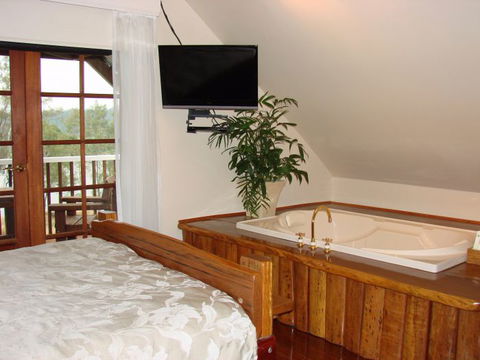 Clarence River Bed And Breakfast - Holiday Cairns 0