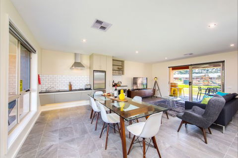 Howlong Golf Resort - Holiday Cairns 0