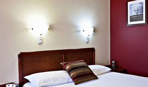 Governor Macquarie Motor Inn - Holiday Cairns 5