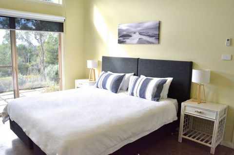 Tilba Coastal Retreat - Holiday Cairns 3