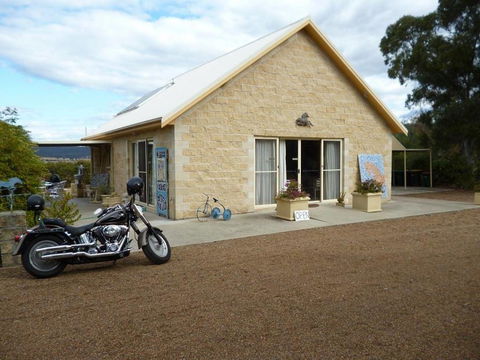 David Mahony Art Gallery & Sculpture Park - Holiday Cairns 4
