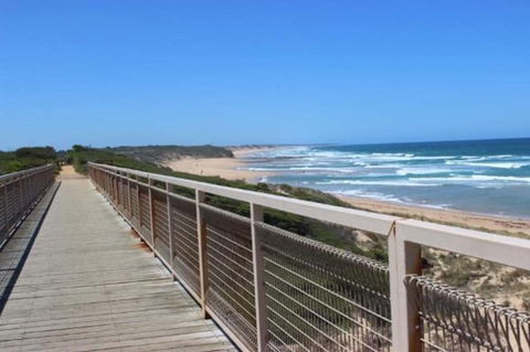 Day Tour Of Phillip Island Nature Parks & Penguins - Holiday Cairns 1