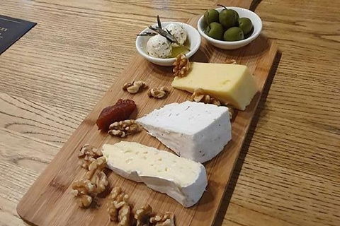 Hobart Small Group Wine Tour Saturday Afternoon: Wines, Gins & Cheeses - Holiday Cairns 4