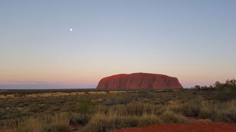 Uluru (Ayers Rock) Sunset With Outback Barbecue Dinner And Star Tour - Holiday Cairns 2