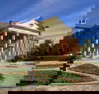 Embassy Drive - Holiday Cairns