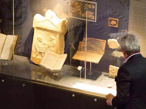 ANU Classics Museum - Holiday Cairns 2