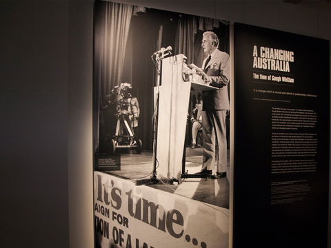 A Changing Australia: The Time Of Gough Whitlam - Holiday Cairns 1