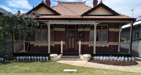 ANZAC Cottage - Holiday Cairns 0