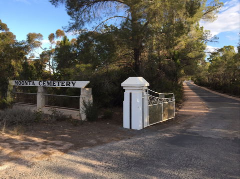 Moonta Cemetery - Holiday Cairns 0