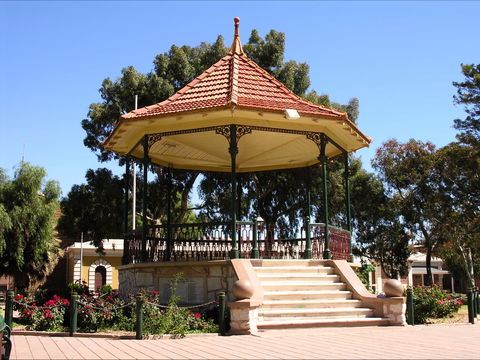 Gladstone Square - Holiday Cairns 0