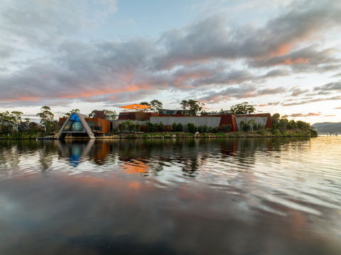 MONA - Museum Of Old And New Art - Holiday Cairns 0