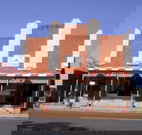 Talbragar Country Antiques - Holiday Cairns