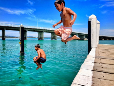 Wallis Lake - Holiday Cairns 1