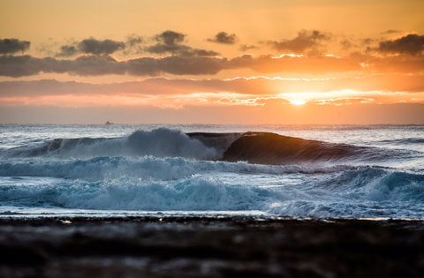 Guillotines Surf Break - Holiday Cairns 0