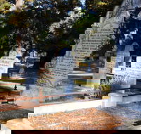 Lucindale Cemetery - Holiday Cairns