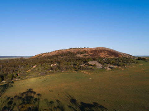Mount Wudinna - Holiday Cairns 1