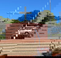 Port Lincoln War Memorial - Holiday Cairns