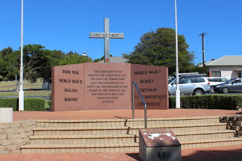 Port Lincoln War Memorial - Holiday Cairns 0