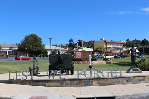 Port Lincoln War Memorial - Holiday Cairns 1