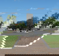 War Memorial and Heroes Avenue Roma - Holiday Cairns
