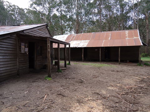 Razorback Hut - Holiday Cairns 0