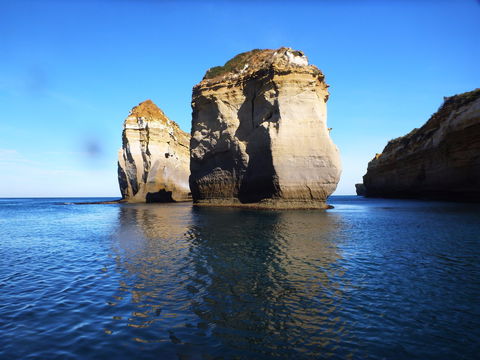Twelve Apostles Marine National Park - Holiday Cairns 1