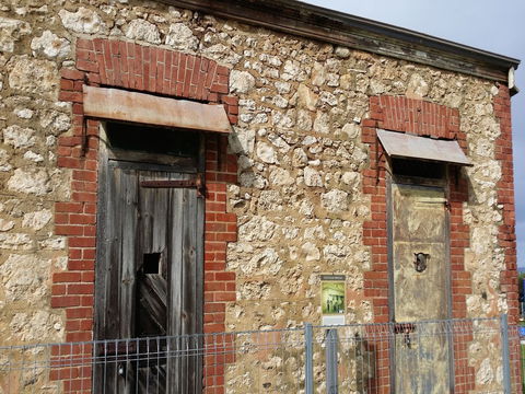 A Walk Back In Time Time Trail - Kingscote - Holiday Cairns 0