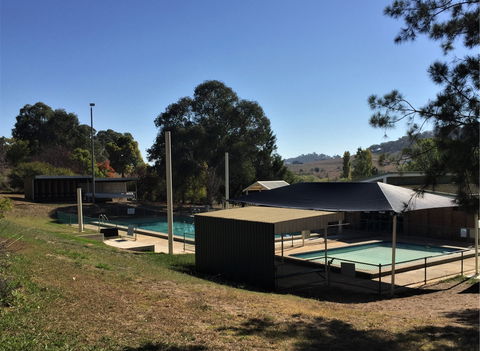 Gunning Pool - Holiday Cairns 0