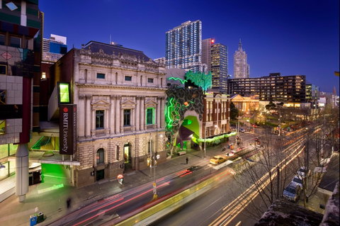 RMIT Gallery - Holiday Cairns 0