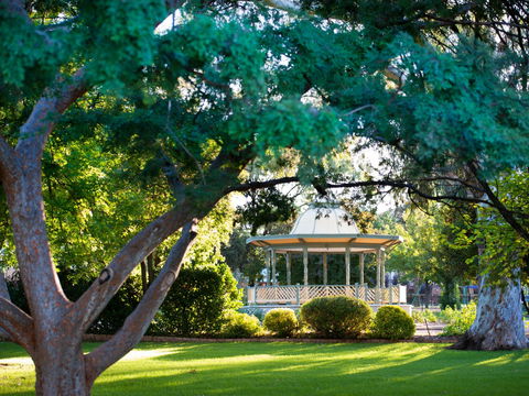 Robertson Park - Holiday Cairns 0