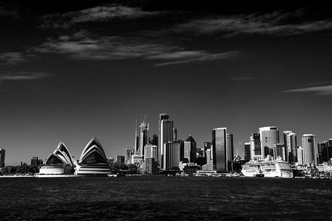 REGAL - Luxury Airport Round Trip, Bespoke Premium Transfer And Tours - Holiday Cairns 1
