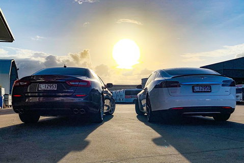 Maserati Quattroporte Limousine Transfer Cairns Airport To City - Holiday Cairns 7
