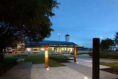 Cairns Airport Private Chater Transfer - Holiday Cairns 5