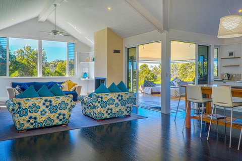 Private Wine Charter To The Swan Valley Or Margaret River - Holiday Cairns 1