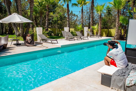 Hire Photographer, Professional Photo Shoot - Perth - Holiday Cairns 1