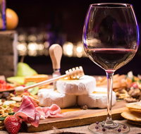 Full-Day Gourmet Wine Tour with Pick Up and Lunch - Holiday Cairns