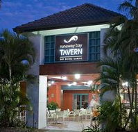 Runaway Bay Tavern - Holiday Cairns