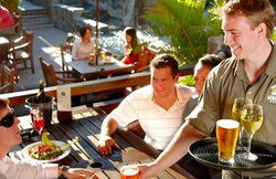 Mona Vale Hotel - Holiday Cairns 1