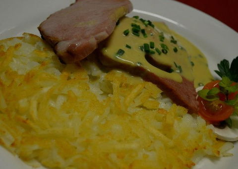 Des Alpes Swiss Restaurant - Holiday Cairns 3