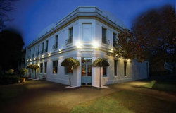 O'Connells Centenary Hotel - Holiday Cairns 0
