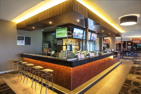 Boatshed Restaurant - Holiday Cairns 0
