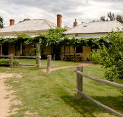 The Blue Duck Inn Hotel - Holiday Cairns