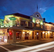 Town Hall Hotel - Holiday Cairns