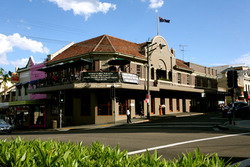 Town Hall Hotel - Holiday Cairns 3