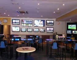 Tacking Point Tavern - Holiday Cairns 0