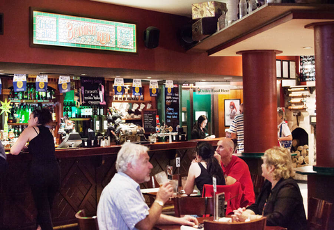 O'Malley's Irish Pub - Holiday Cairns 2