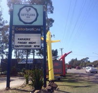 Settlers Inn Hotel - Holiday Cairns