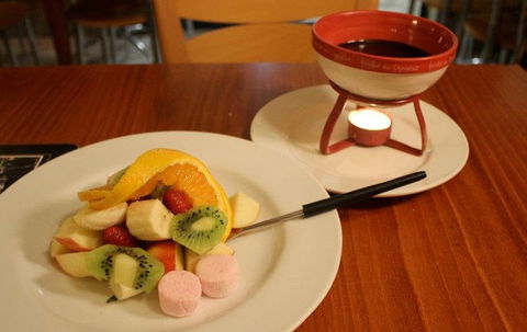 CJ's French Fondue Restaurant - Holiday Cairns 0